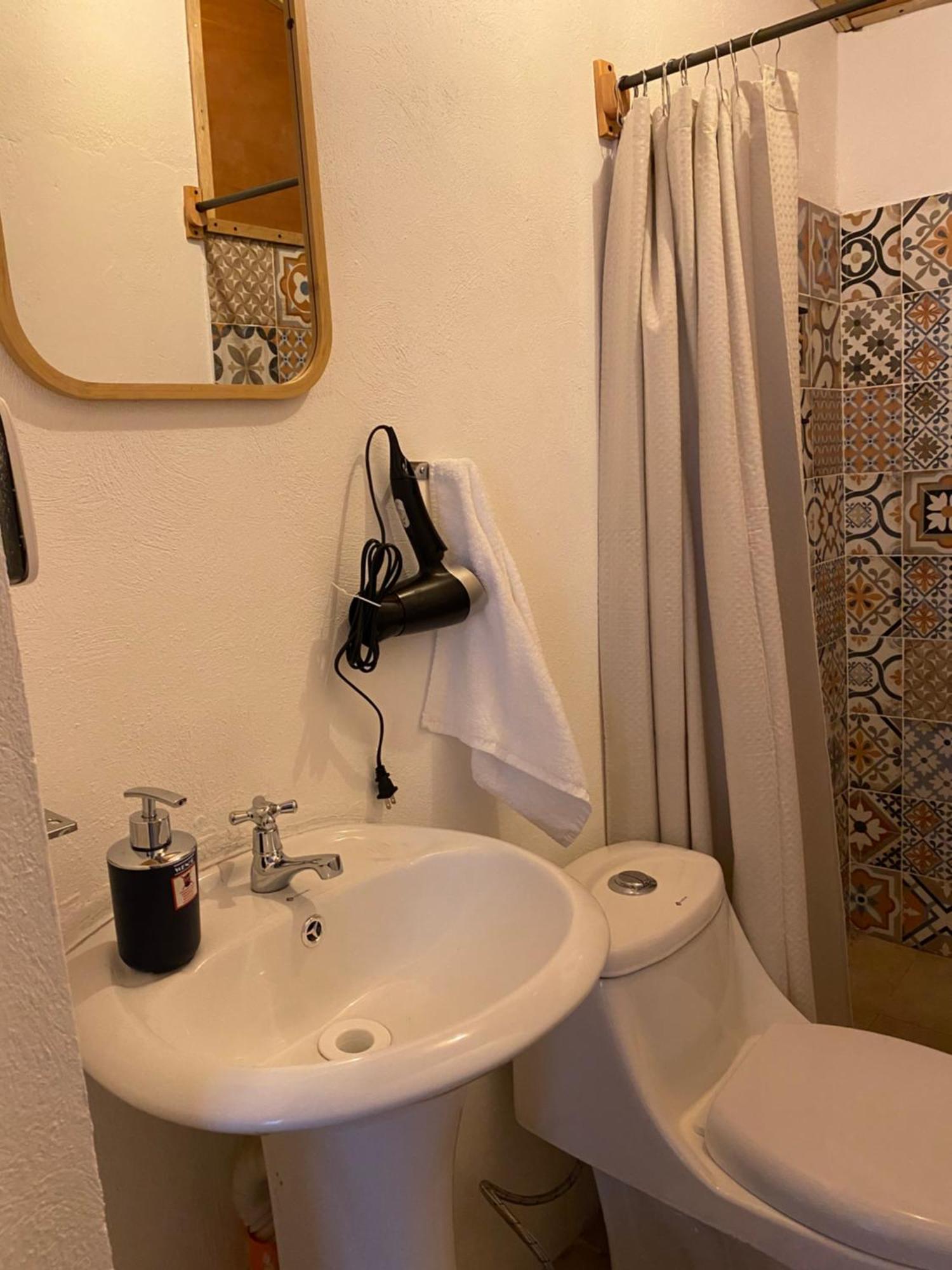 El Chirris B&B San Juan La Laguna Luaran gambar